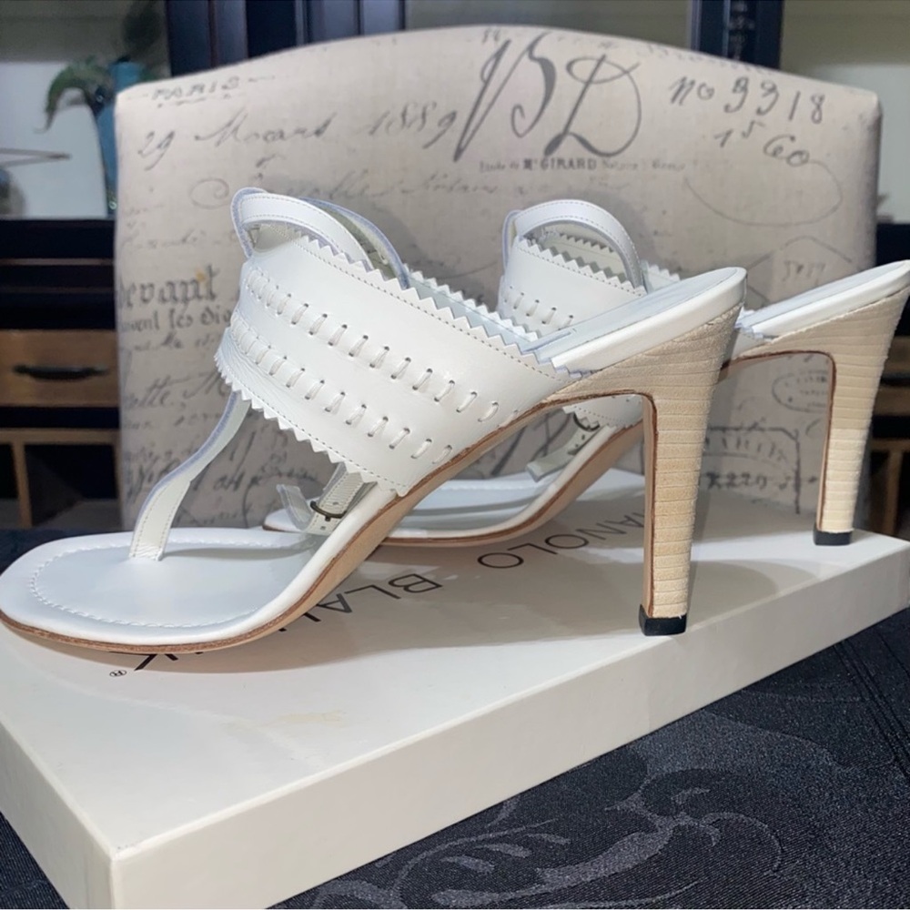 MANOLO BLAHNIK